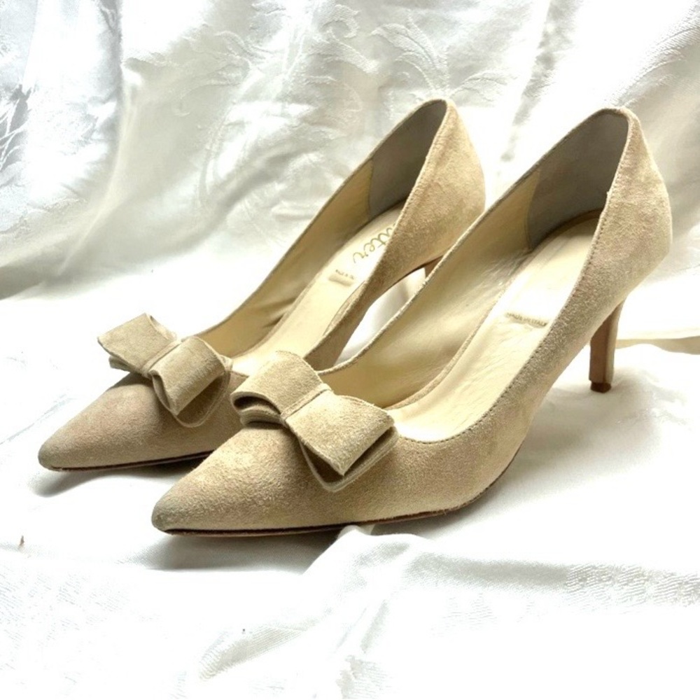 Butter Tan Suede Heels with Bow Size 9
